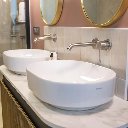 Historic 18th-century Mansion - 3 Bedroom - - Garden & Museums Nearby Вилла Байе