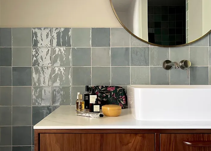 Historic 18th-century Mansion - 3 Bedroom - - Garden & Museums Nearby Вилла