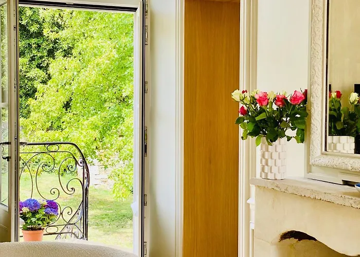 Вилла Historic 18th-century Mansion - 3 Bedroom - - Garden & Museums Nearby Байе