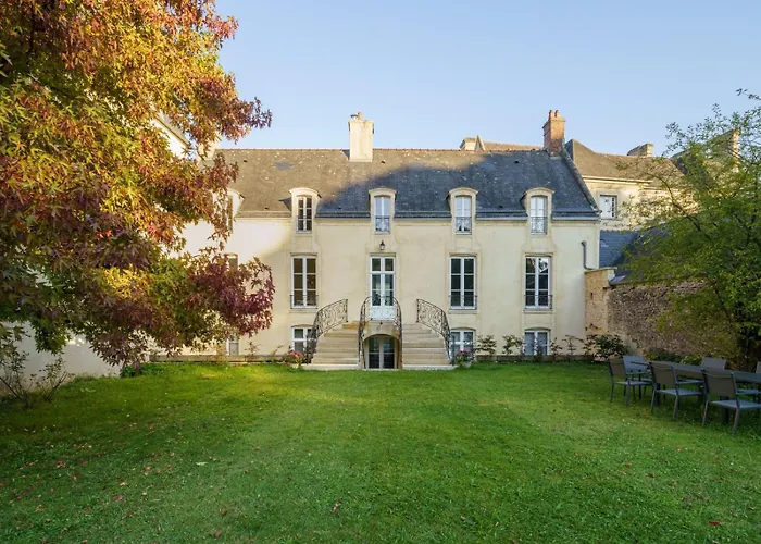 Historic 18th-century Mansion - 3 Bedroom - - Garden & Museums Nearby Вилла *