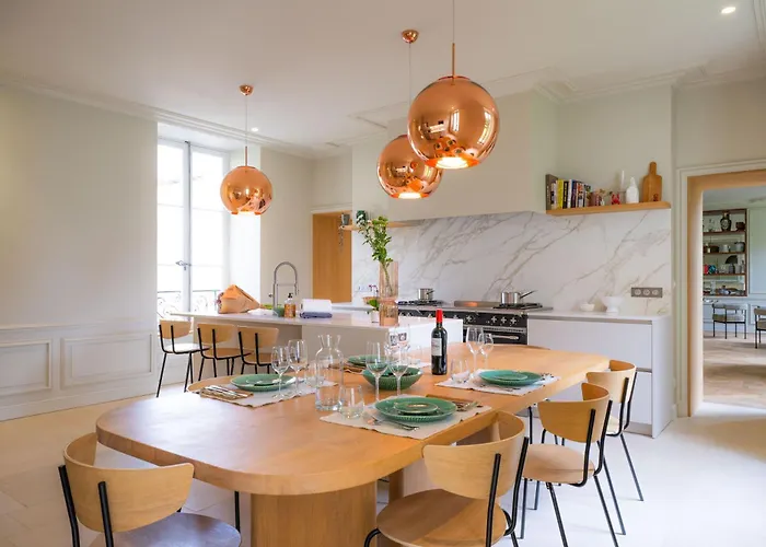 Historic 18th-century Mansion - 3 Bedroom - - Garden & Museums Nearby Вилла Байе