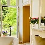 וילה Historic 18th-century Mansion - 3 Bedroom - - Garden & Museums Nearby באיו