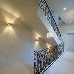 Historic 18th-century Mansion - 3 Bedroom - - Garden & Museums Nearby * באיו
