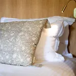 Historic 18th-century Mansion - 3 Bedroom - - Garden & Museums Nearby וילה