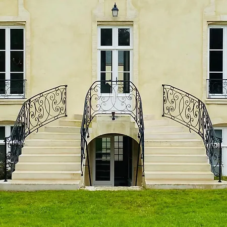 Historic 18th-century Mansion - 3 Bedroom - - Garden & Museums Nearby * Байе