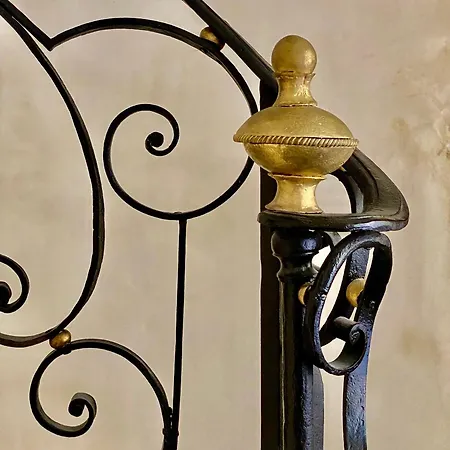 Historic 18th-century Mansion - 3 Bedroom - - Garden & Museums Nearby Villa