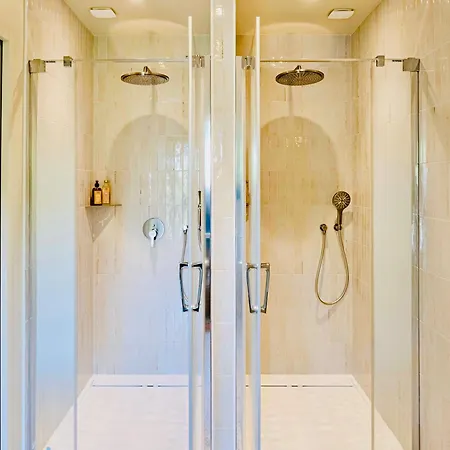 Villa Historic 18th-century Mansion - 3 Bedroom - - Garden & Museums Nearby