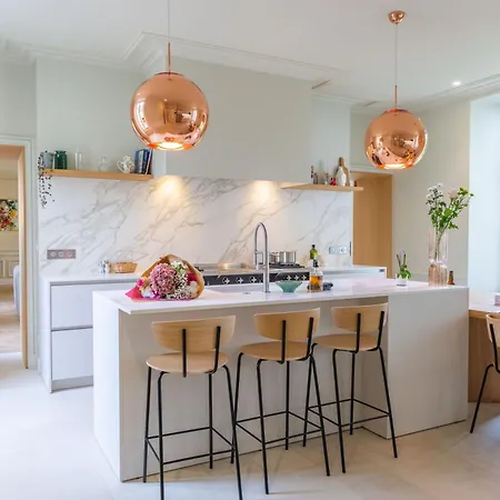 Historic 18th-century Mansion - 3 Bedroom - - Garden & Museums Nearby Villa