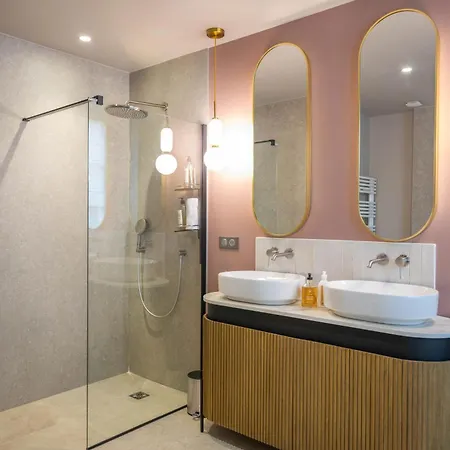 Villa Historic 18th-century Mansion - 3 Bedroom - - Garden & Museums Nearby *