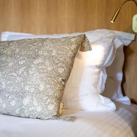 Historic 18th-century Mansion - 3 Bedroom - - Garden & Museums Nearby Villa