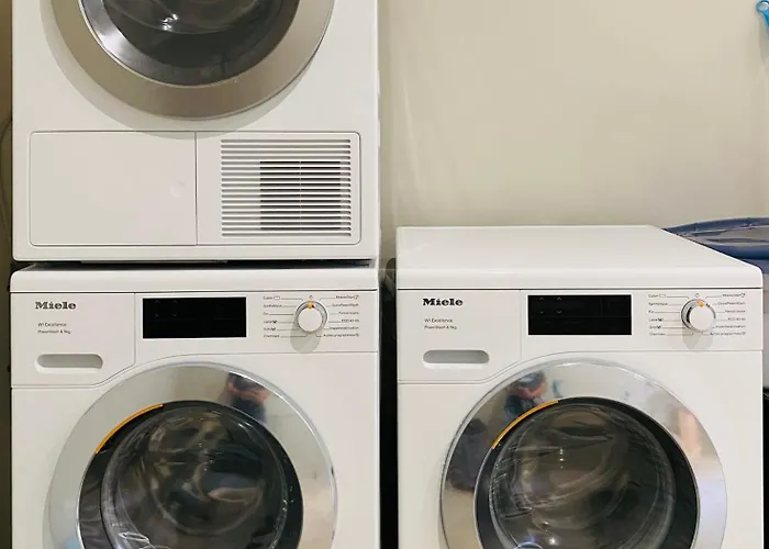 Historic 18th-century Mansion - 3 Bedroom - - Garden & Museums Nearby Bayeux