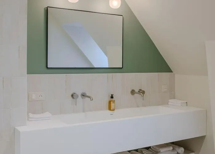 Historic 18th-century Mansion - 3 Bedroom - - Garden & Museums Nearby Villa