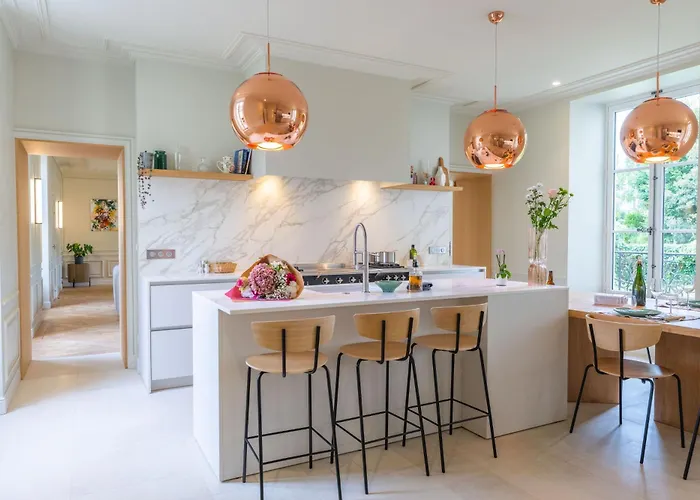 Historic 18th-century Mansion - 3 Bedroom - - Garden & Museums Nearby Villa