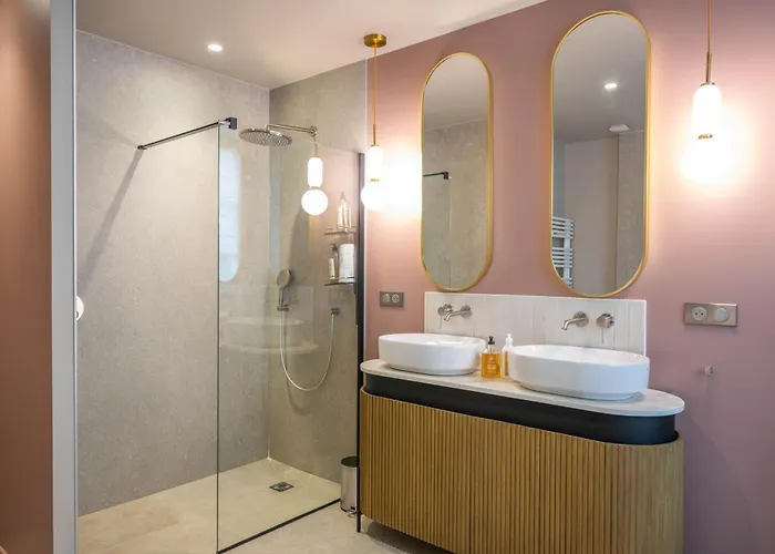 Villa Historic 18th-century Mansion - 3 Bedroom - - Garden & Museums Nearby *