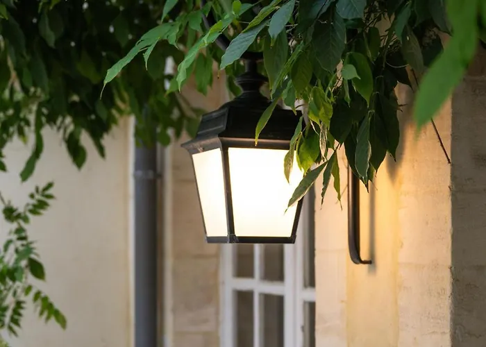 Historic 18th-century Mansion - 3 Bedroom - - Garden & Museums Nearby *